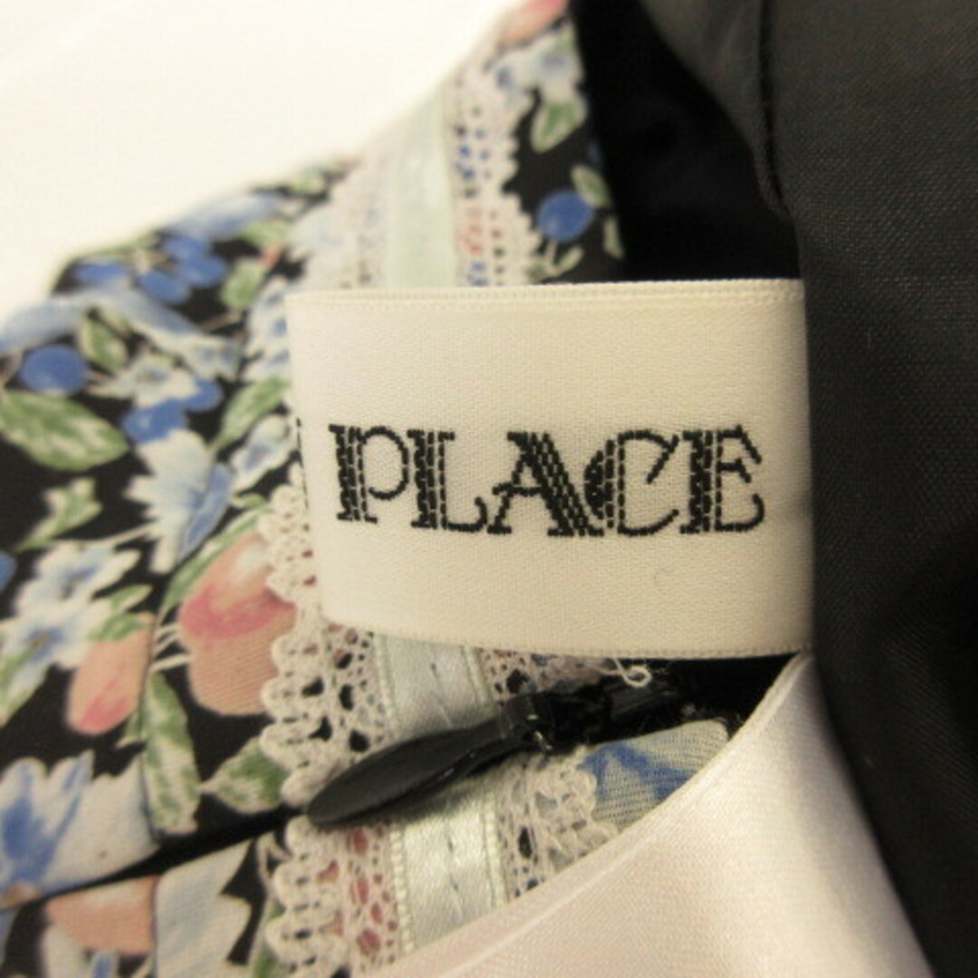 Peyton Place(ペイトンプレイス)のペイトンプレイス PEYTON PLACE ミニスカート 台形 花柄 黒 水色  レディースのスカート(ミニスカート)の商品写真