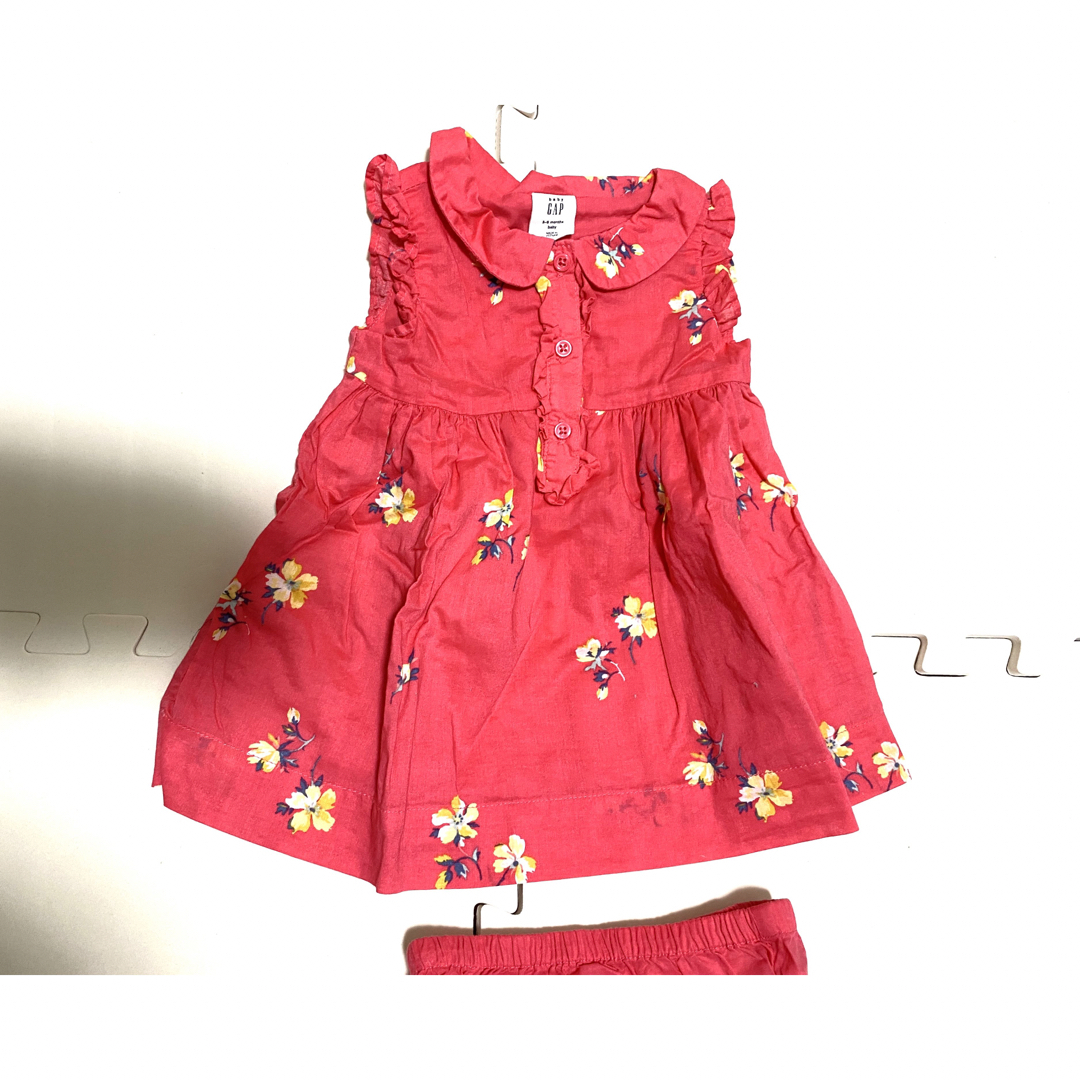 GAP(ギャップ)のGAP【60サイズ】ワンピース 赤 キッズ/ベビー/マタニティのベビー服(~85cm)(ワンピース)の商品写真