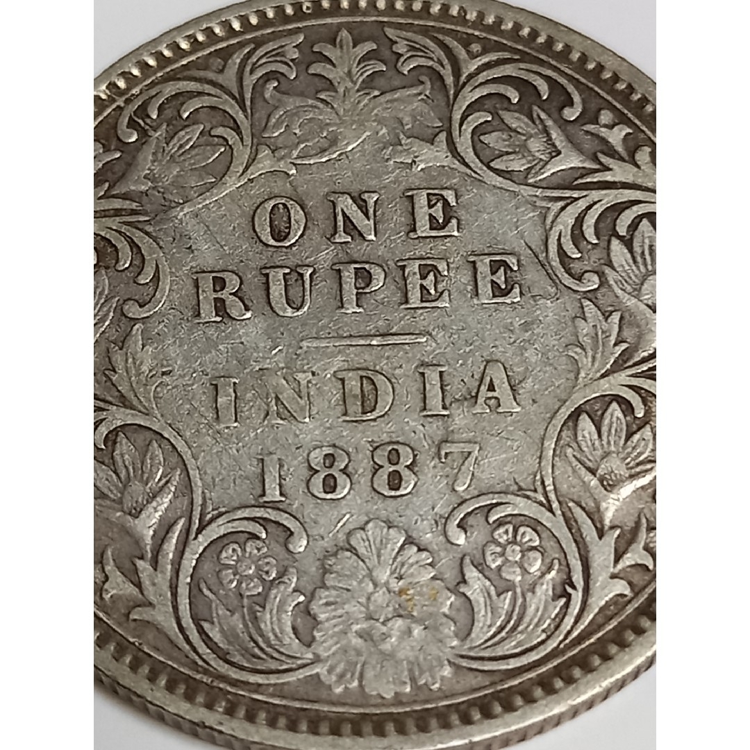 イギリス領　インド　1ルピー　銀貨　ビクトリア女王　1887年 エンタメ/ホビーの美術品/アンティーク(その他)の商品写真