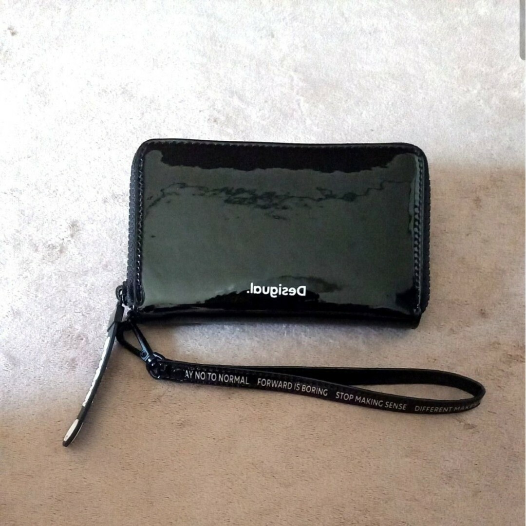 DESIGUAL(デシグアル)のデシグアル 　Desigual 　財布　カードケース　ラウンドファスナー レディースのファッション小物(財布)の商品写真