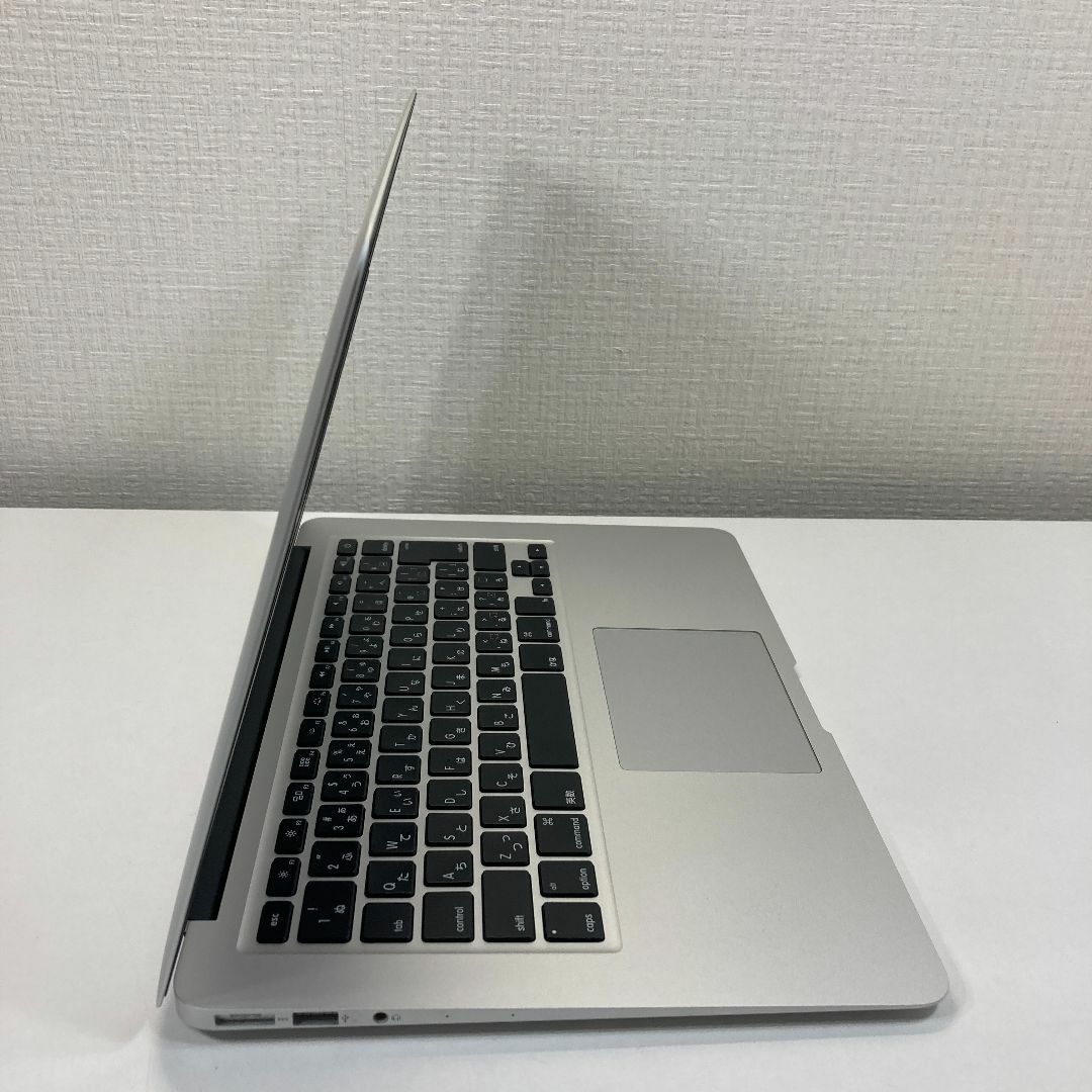 Apple MacBook Air Core i7 ノートパソコン （P38）