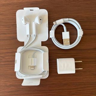 アップル(Apple)のApple純正イヤホン　充電器(ヘッドフォン/イヤフォン)