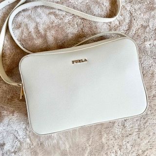 フルラ(Furla)のエリー様専用　フルラ　ショルダーバッグ　白　サフィアーノ　リリー　XL　ロゴ金具(ショルダーバッグ)