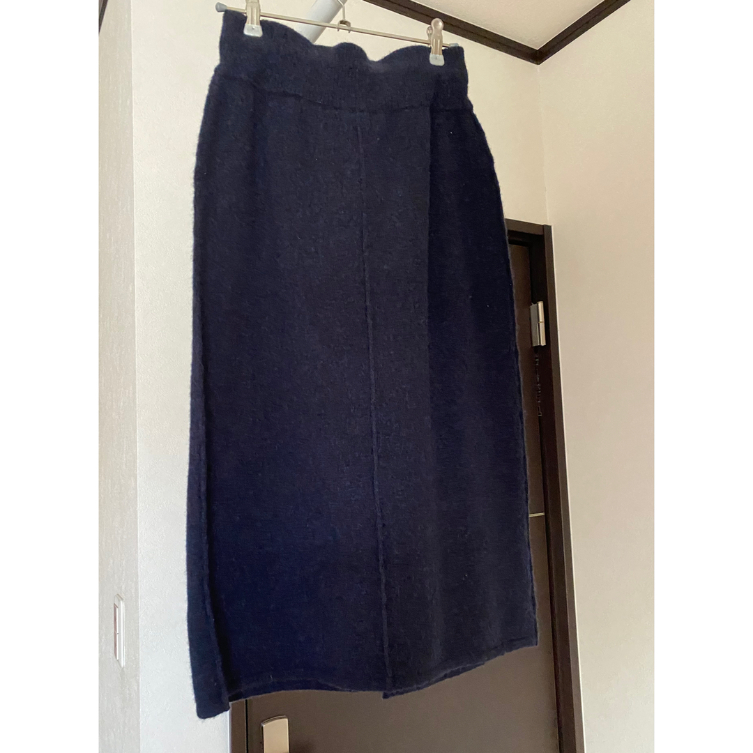 URBAN RESEARCH DOORS(アーバンリサーチドアーズ)の値下げ　新品　ニットスカート ネイビー アーバンリサーチドアーズ レディースのスカート(ロングスカート)の商品写真