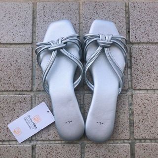 シマムラ(しまむら)の新品♡しまむら♡5本結びベタサンダル♡シルバーL♡春夏コーデ♡完売品♡(サンダル)