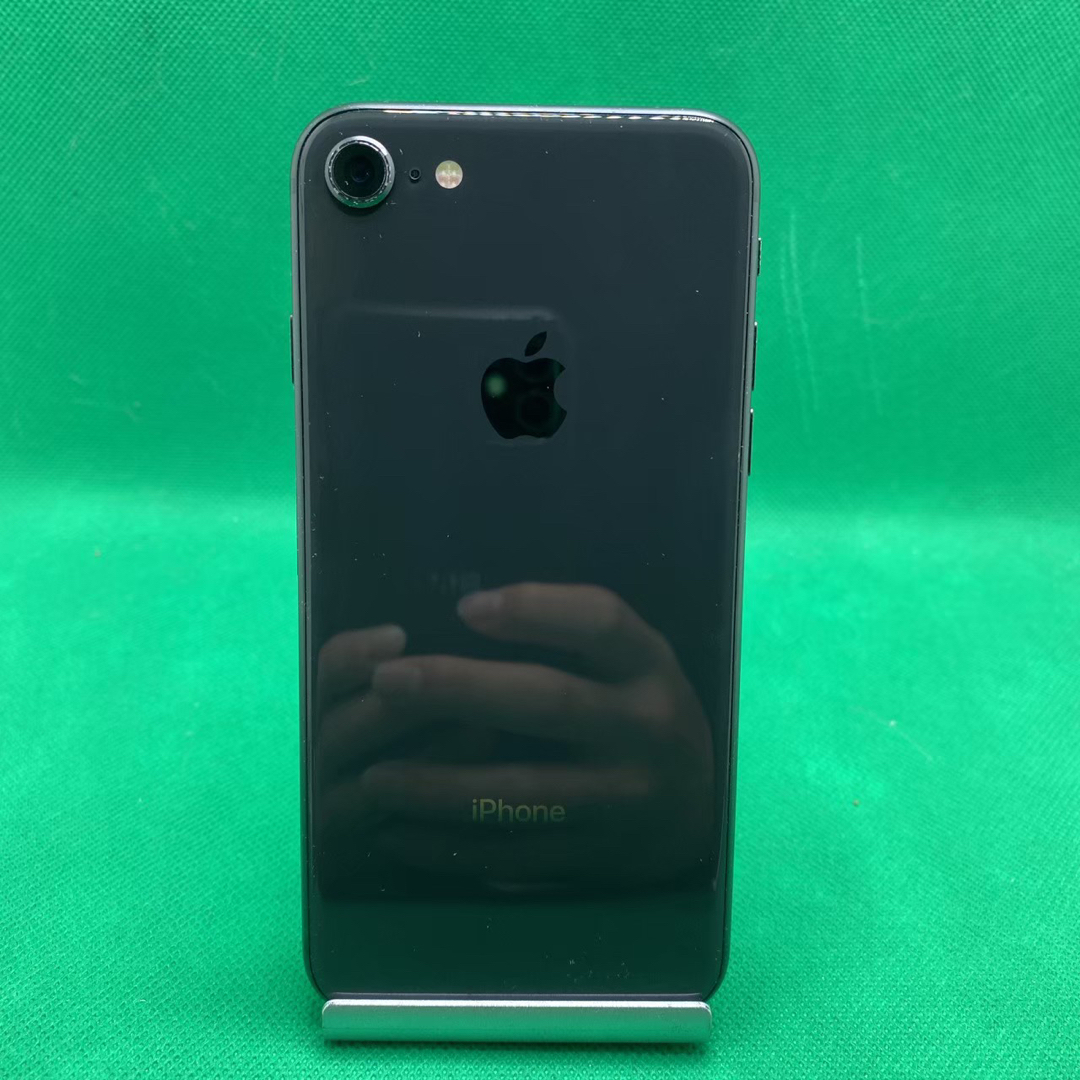 【格安美品】iPhone 8 64GB simフリー本体 291