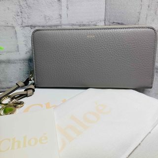 Chloe   Chloeクロエ財布 南京錠が可愛い 優しめオレンジ系の通販 by