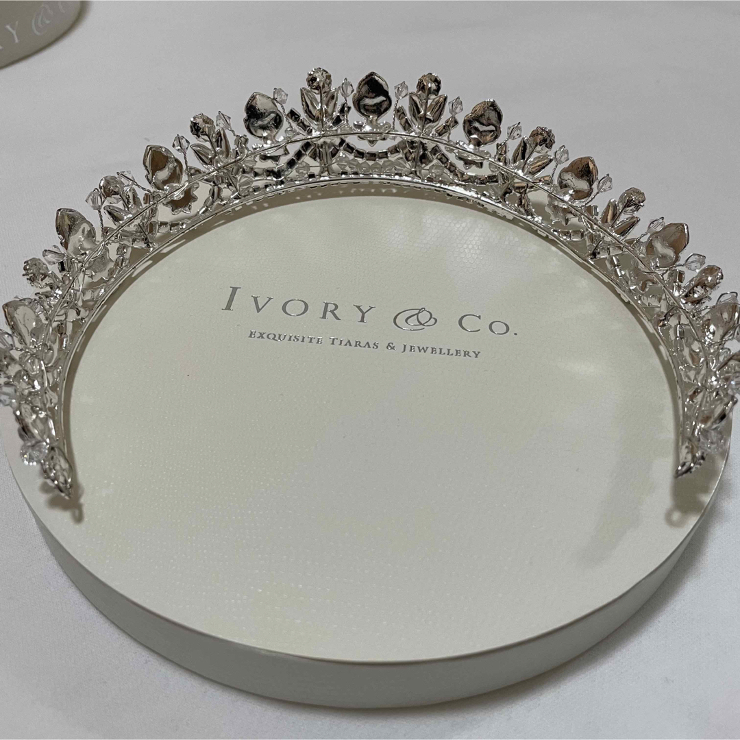 Vera Wang(ヴェラウォン)の【りんぱんだ様専用♪】Ivory&Co. Alexandra ティアラ ハンドメイドのウェディング(ヘッドドレス/ドレス)の商品写真