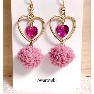 スワロフスキー(SWAROVSKI)のふわボール×輝く スワロフスキーピアス・イヤリング　★カラーお選び頂けます★(ピアス)