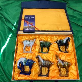 D769 】 究極の横濱絵付け 日本山下民松製 陽刻超細密画武士文飾り皿-