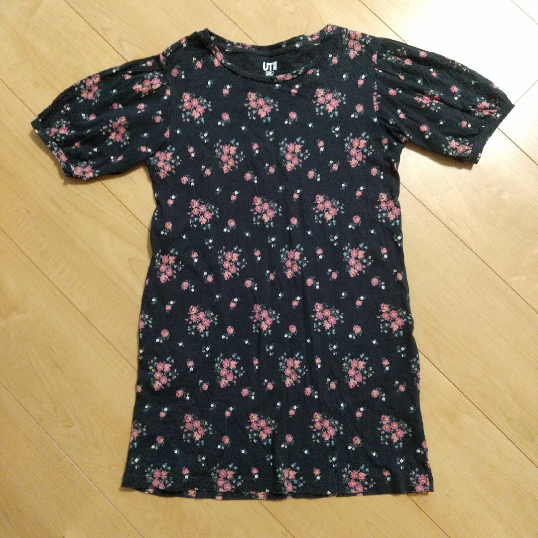 UNIQLO(ユニクロ)の【中古服】UNIQLO ユニクロ スタジオサンダーソン 黒 ワンピース 130㎝ キッズ/ベビー/マタニティのキッズ服女の子用(90cm~)(ワンピース)の商品写真