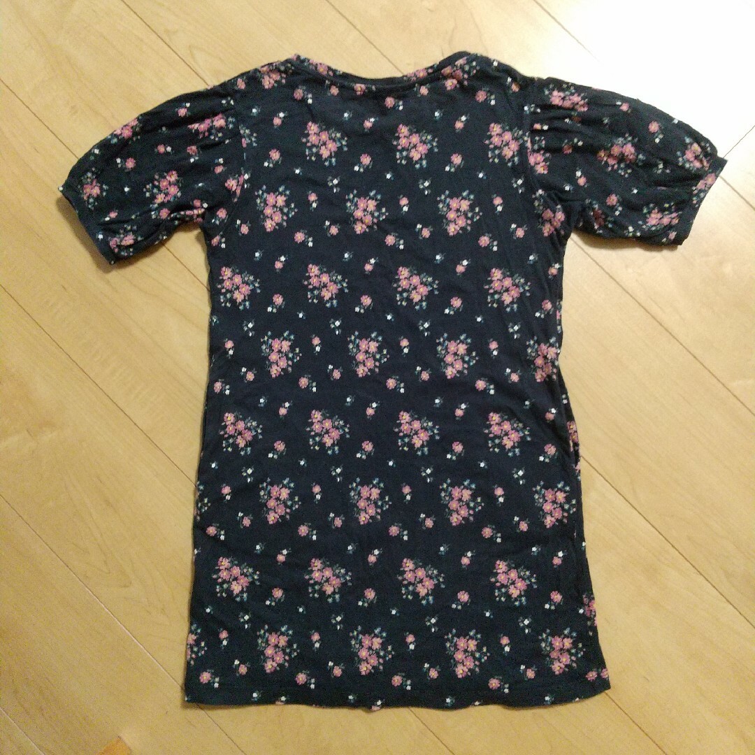 UNIQLO(ユニクロ)の【中古服】UNIQLO ユニクロ スタジオサンダーソン 黒 ワンピース 130㎝ キッズ/ベビー/マタニティのキッズ服女の子用(90cm~)(ワンピース)の商品写真