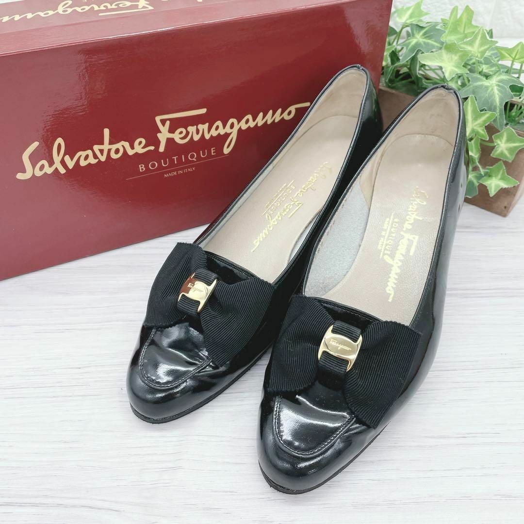 Salvatore Ferragamo リボン ゴールド金具 パンプス エナメル-