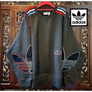 新品 adidas Originals柄トレーナー