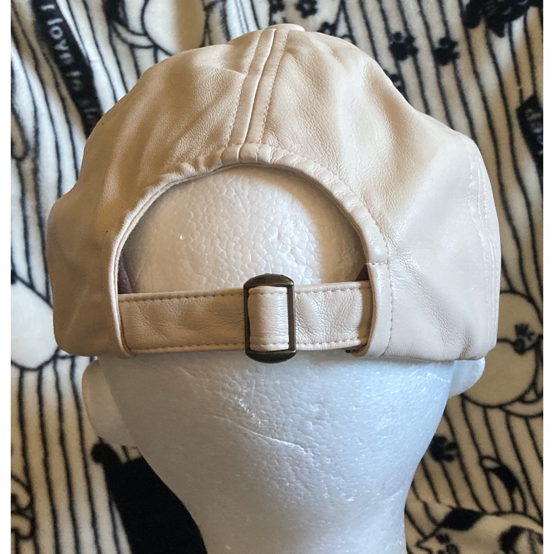 NATURAL BEAUTY BASIC(ナチュラルビューティーベーシック)のキャップ　NATURAL BEAUTY BASIC　合成皮　白ベージュ帽子CAP レディースの帽子(キャップ)の商品写真