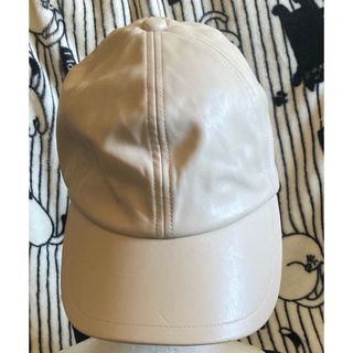 ナチュラルビューティーベーシック(NATURAL BEAUTY BASIC)のキャップ　NATURAL BEAUTY BASIC　合成皮　白ベージュ帽子CAP(キャップ)