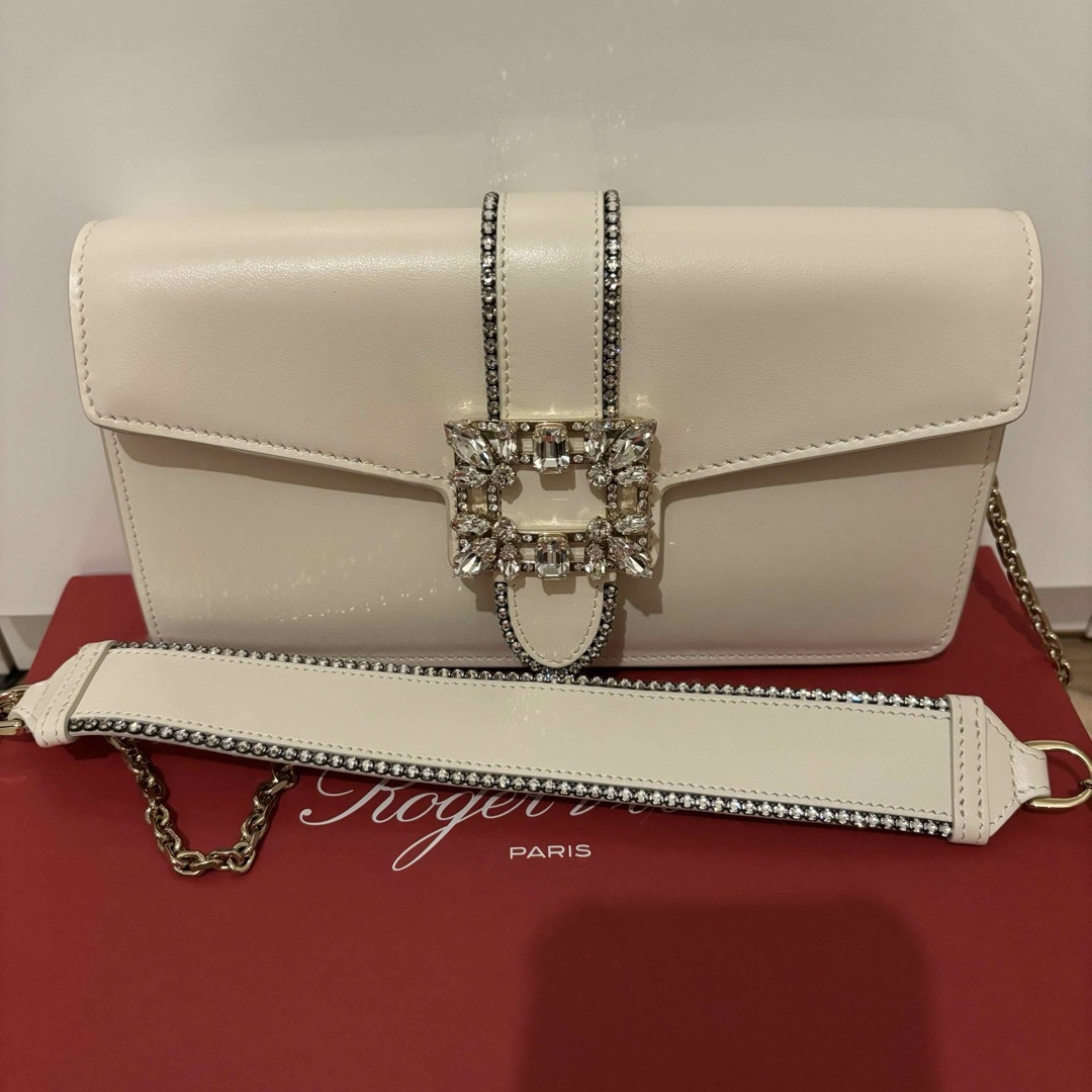 ROGER VIVIER(ロジェヴィヴィエ)のRoger Vivier♡ストラスバックルチェーンクラッチショルダー レディースのバッグ(ショルダーバッグ)の商品写真