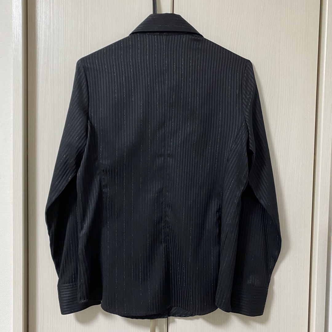 スキッパーシャツ　ブラック　ラメ　ストライプ　ユニセックス　男装 レディースのトップス(シャツ/ブラウス(長袖/七分))の商品写真
