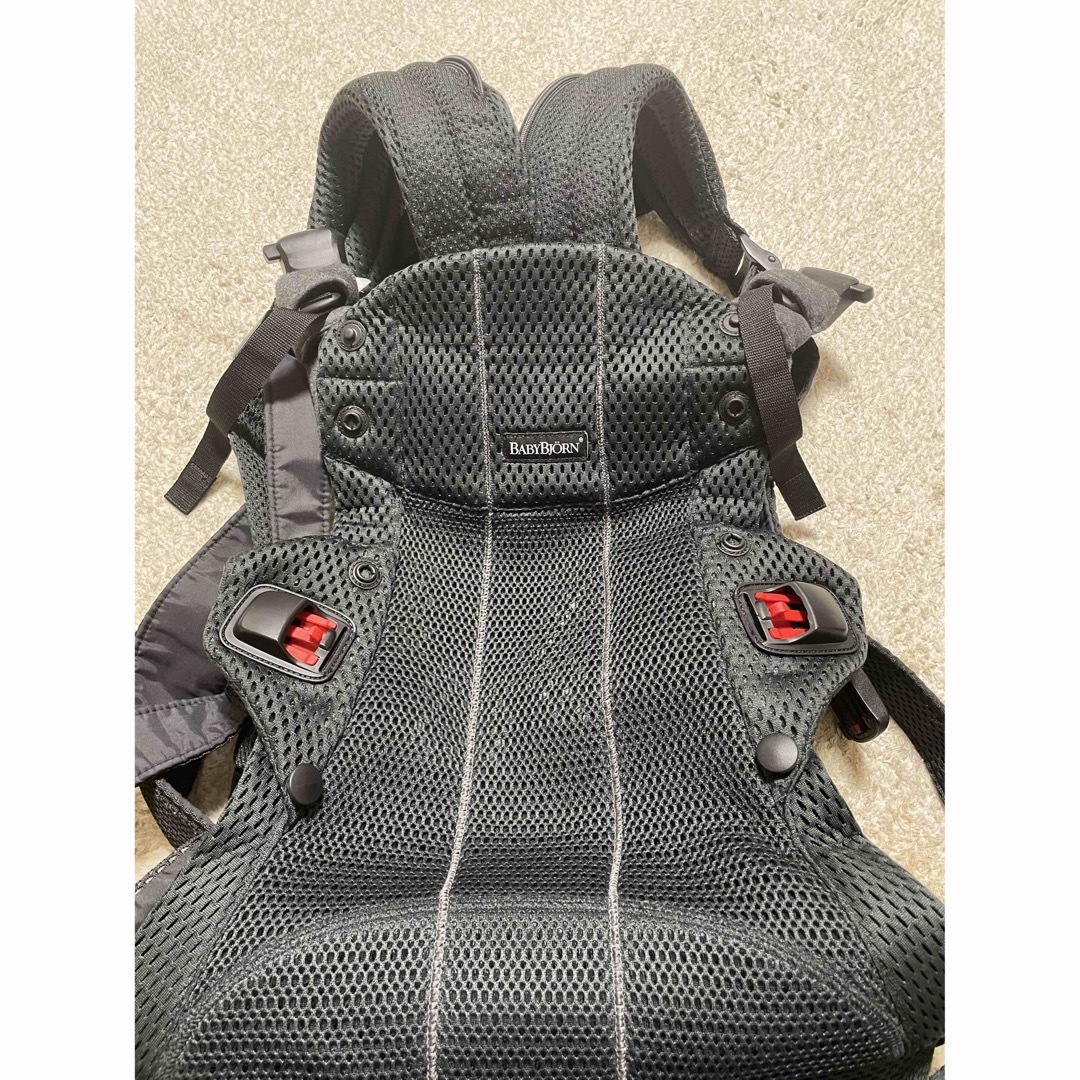 BABYBJORN(ベビービョルン)のBabyBjorn ベビーキャリア HARMONY ブラック ハーモニー キッズ/ベビー/マタニティの外出/移動用品(抱っこひも/おんぶひも)の商品写真