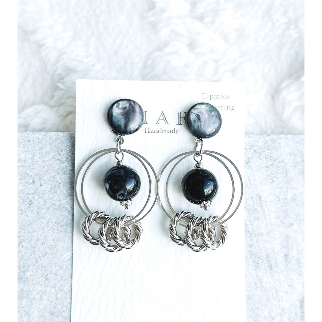 Black × silver stainless pierce ハンドメイドのアクセサリー(ピアス)の商品写真