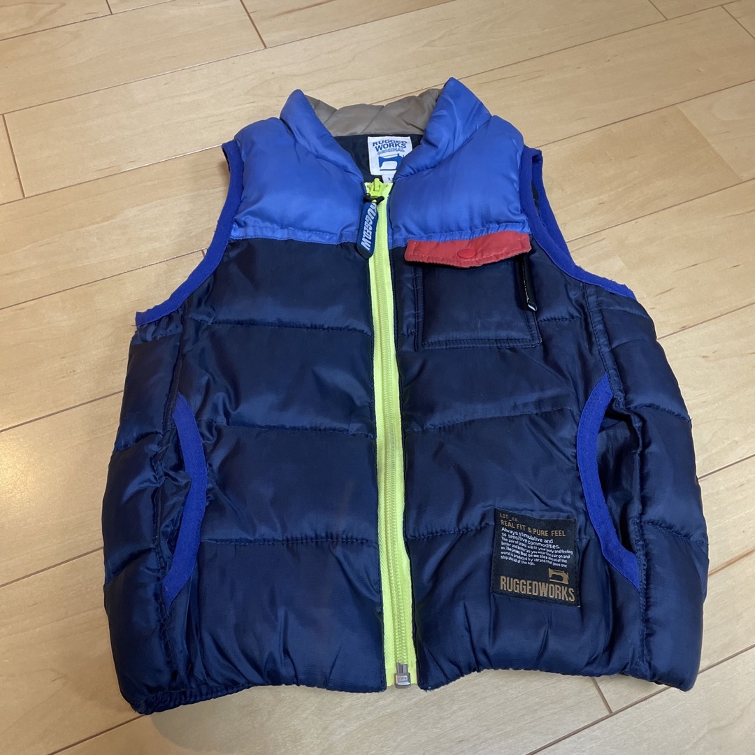 RUGGEDWORKS(ラゲッドワークス)の110cmダウンベスト キッズ/ベビー/マタニティのキッズ服男の子用(90cm~)(ジャケット/上着)の商品写真