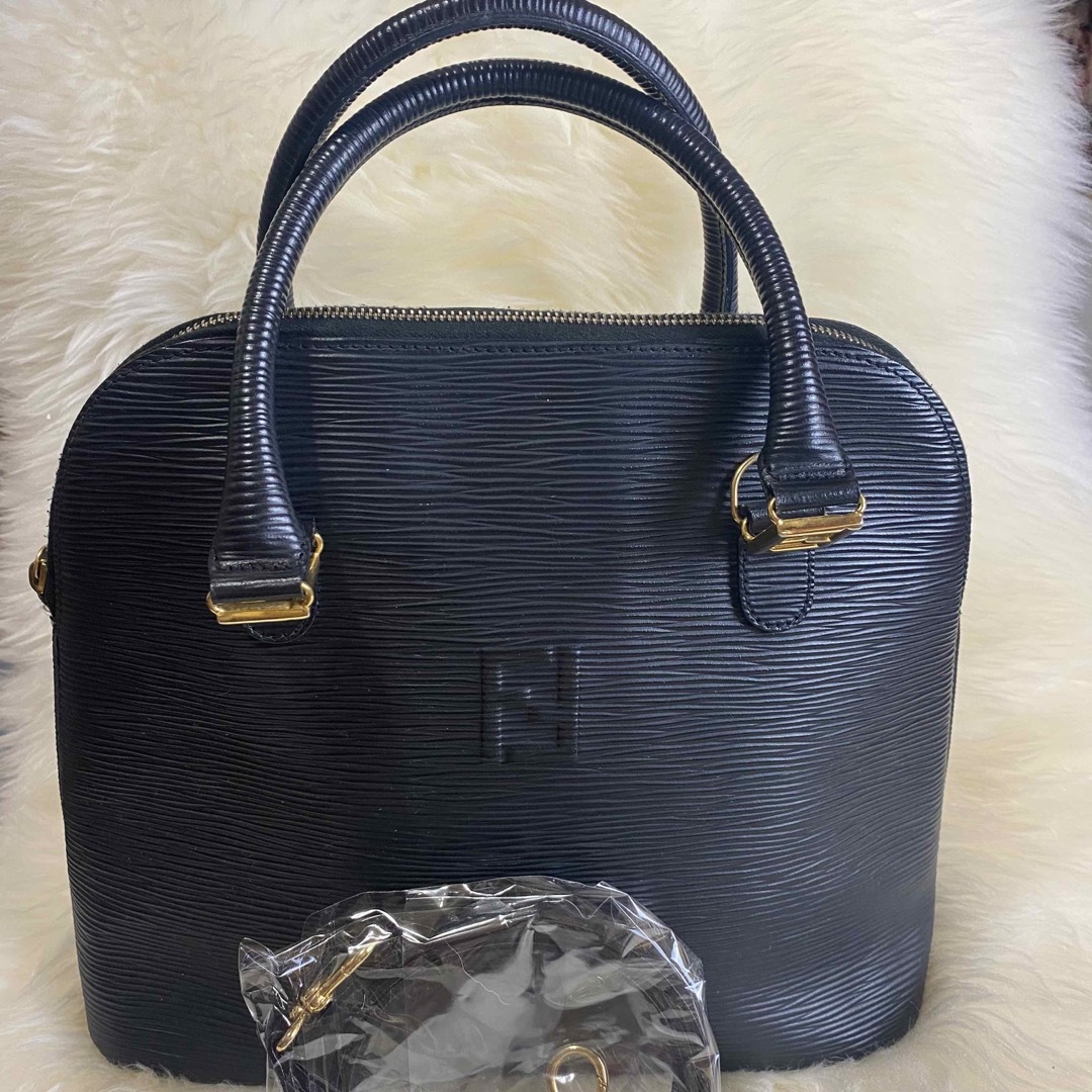 FENDI フェンディ　ショルダーバッグ　2way エピレザー