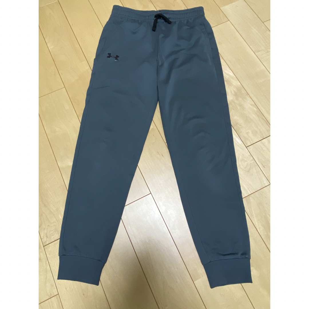 UNDER ARMOUR(アンダーアーマー)の【匿名配送】UNDER ARMOUR  パンツ　YLG  150 キッズ/ベビー/マタニティのキッズ服男の子用(90cm~)(パンツ/スパッツ)の商品写真