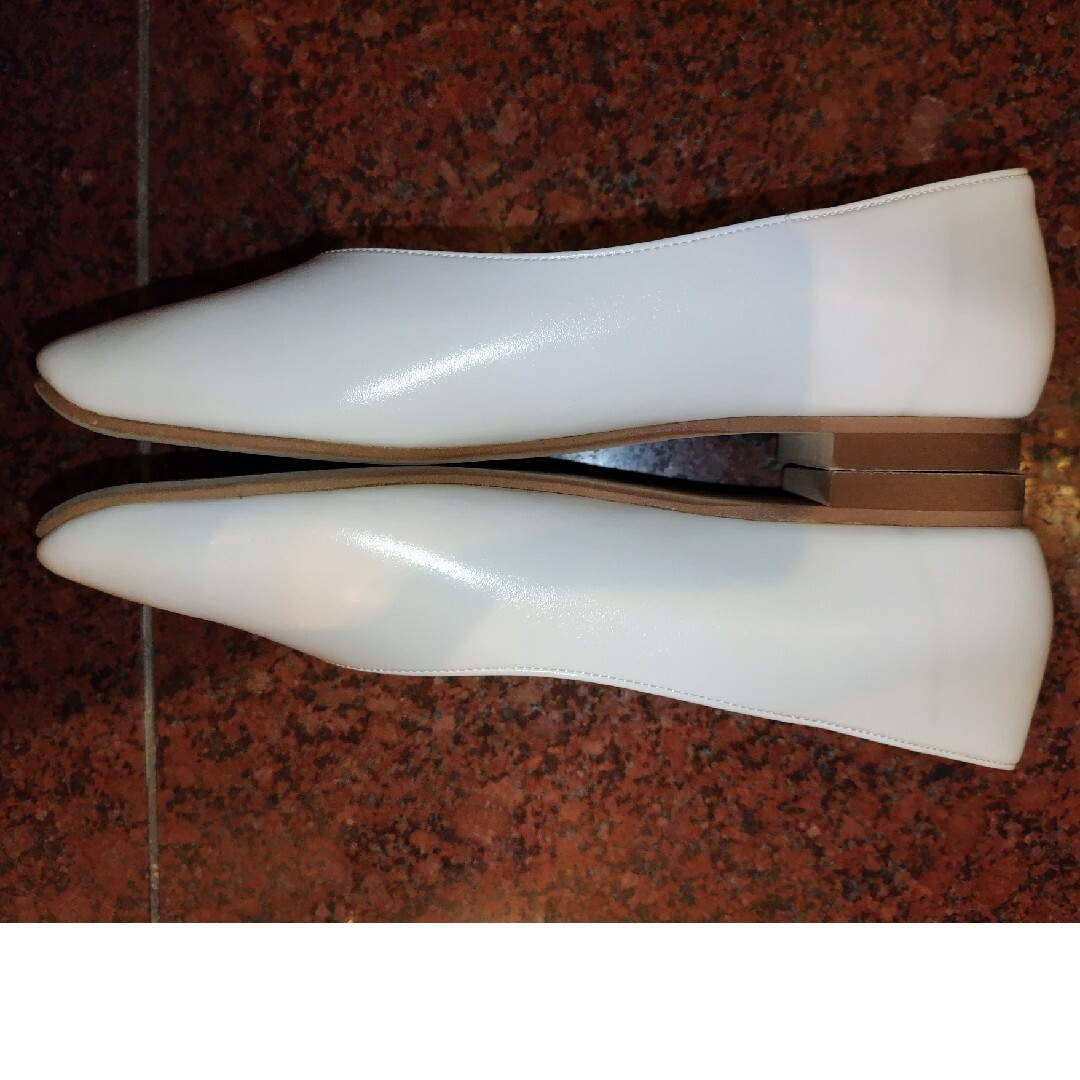 Le Talon(ルタロン)の《 ルタロン 》幅広め / スクエア Vカットフラットシューズ 23cm レディースの靴/シューズ(ハイヒール/パンプス)の商品写真