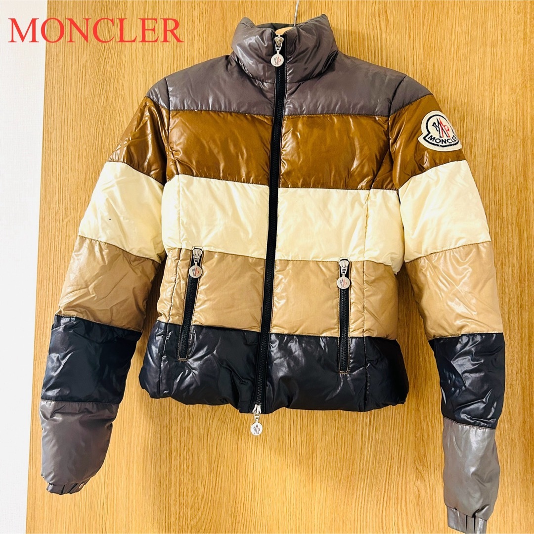 ダウンジャケット希少　MONCLER モンクレール　ダウン　ダウンジャケット　ロゴ