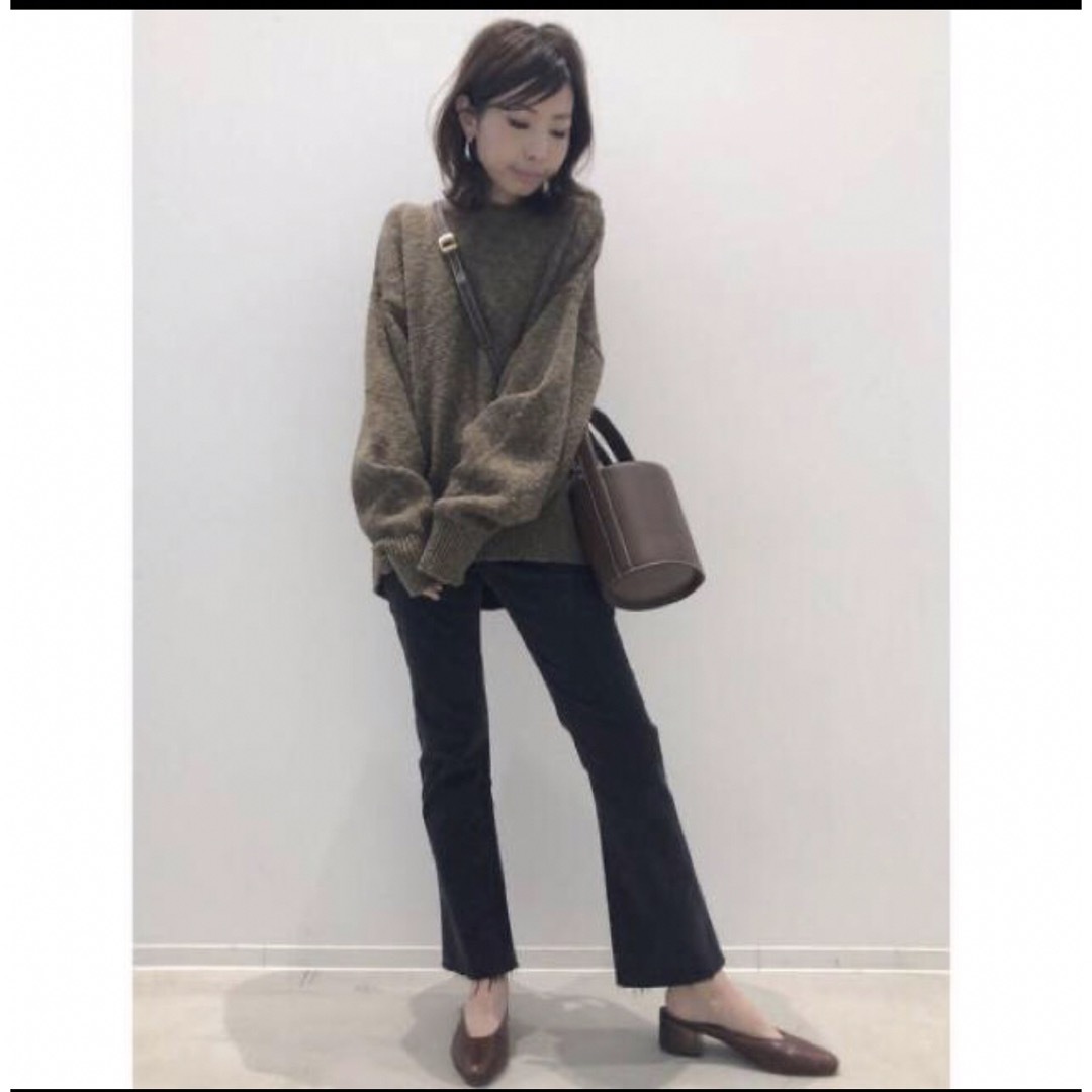 L'Appartement DEUXIEME CLASSE(アパルトモンドゥーズィエムクラス)のアパルトモン　3*1 CROPPED FLARE DENIM ブラック25 レディースのパンツ(デニム/ジーンズ)の商品写真