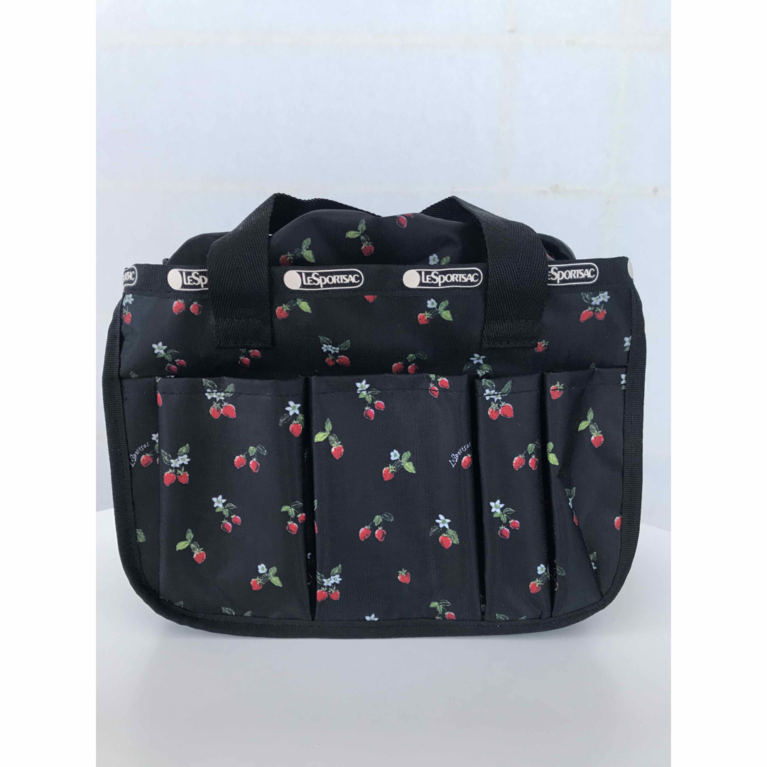 LeSportsac(レスポートサック)の【新品未使用】LESPORTSAC トート型ボックス いちご柄 レディースのバッグ(トートバッグ)の商品写真