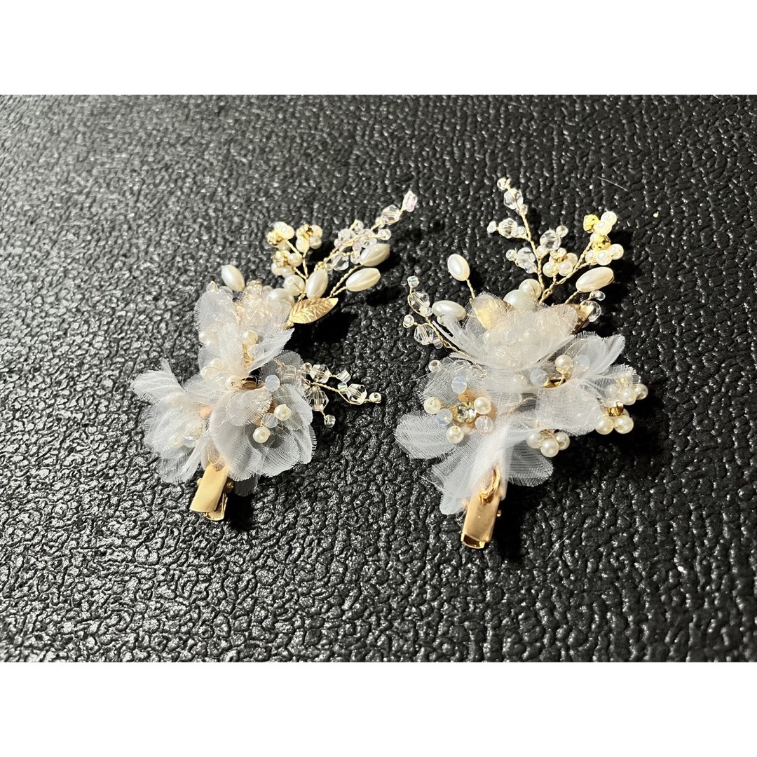 2個　人工パール&花デコレーション ブライダルヘアークリップ レディースのヘアアクセサリー(バレッタ/ヘアクリップ)の商品写真