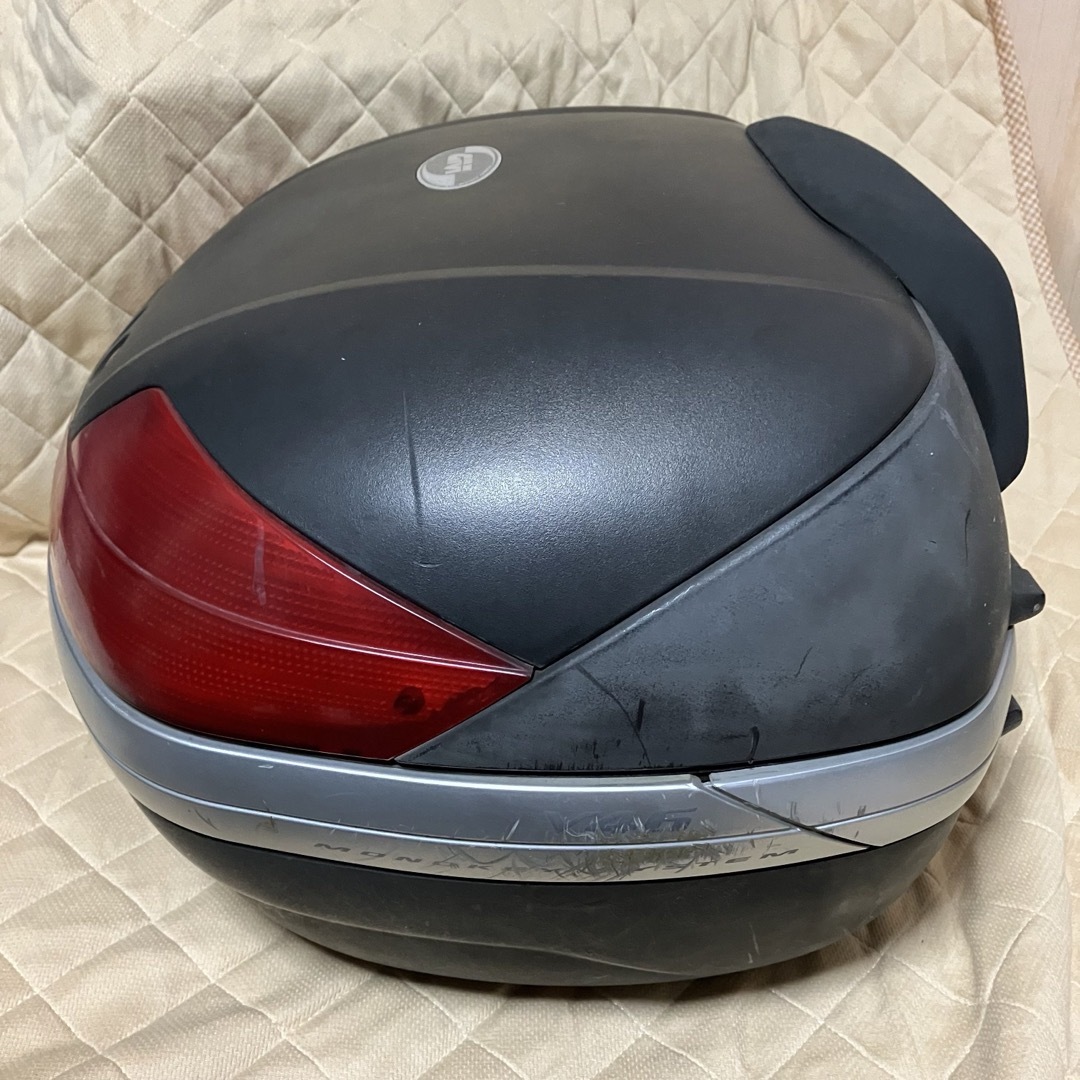 ジビ(ジビ)のGIVI モノキー V46+汎用ベース+純正バックレスト ジビ 46L 自動車/バイクのバイク(装備/装具)の商品写真