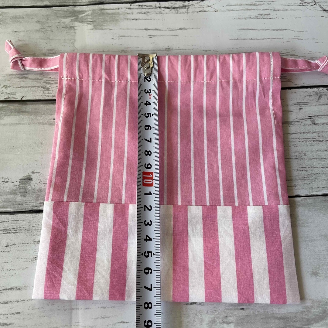 新品　ハンドメイド　コップ袋　給食袋　巾着　ピンク　ストライプ　2点 ハンドメイドのキッズ/ベビー(外出用品)の商品写真
