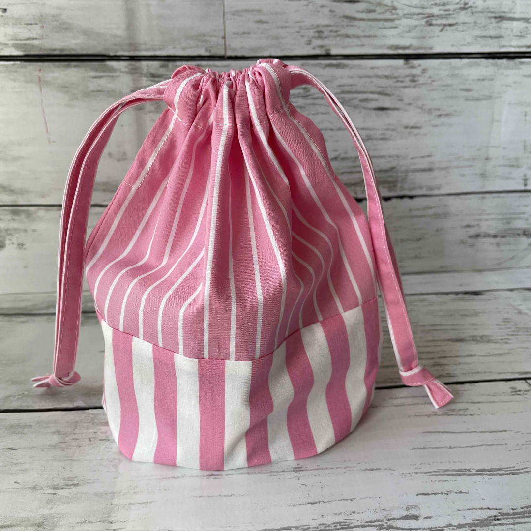 新品　ハンドメイド　コップ袋　給食袋　巾着　ピンク　ストライプ　2点 ハンドメイドのキッズ/ベビー(外出用品)の商品写真