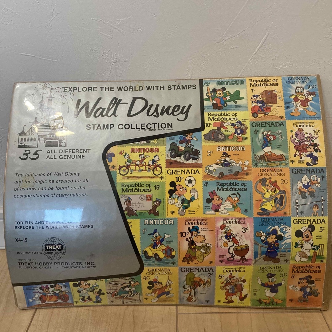 Disney(ディズニー)の1979ディズニーランド特大地図&スタンプコレクション　2点セット　2点セット エンタメ/ホビーのおもちゃ/ぬいぐるみ(キャラクターグッズ)の商品写真