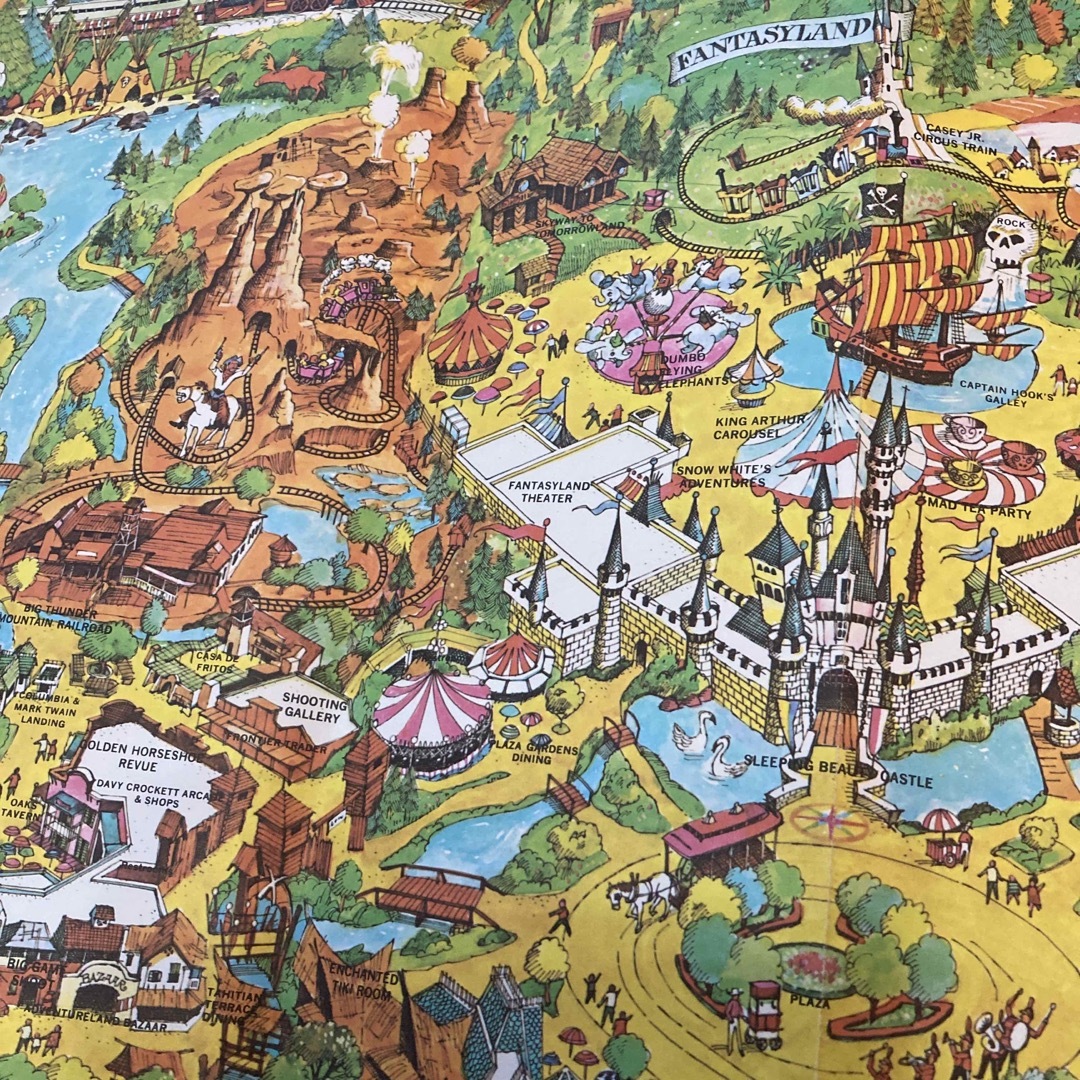 Disney(ディズニー)の1979ディズニーランド特大地図&スタンプコレクション　2点セット　2点セット エンタメ/ホビーのおもちゃ/ぬいぐるみ(キャラクターグッズ)の商品写真