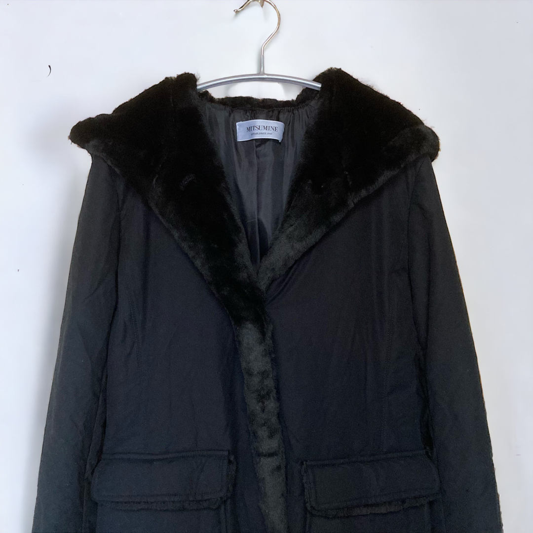 Mitsumine(ミツミネ)のMITSUMINE　フェイクファー フード付き 中綿 ロングコート ブラック　M レディースのジャケット/アウター(ダウンコート)の商品写真