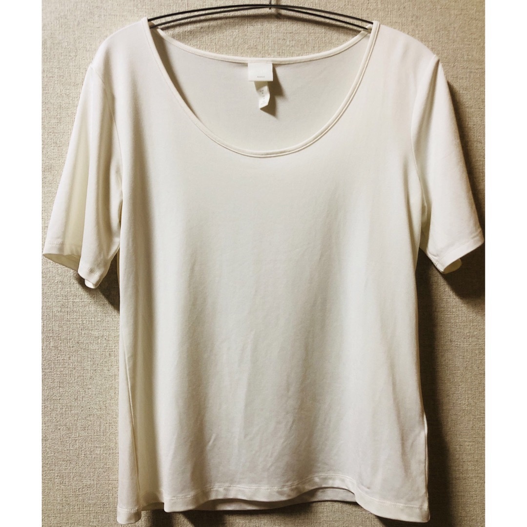 H&M(エイチアンドエム)のH&M 半袖Tシャツ カットソー アイボリー色 レディースのトップス(Tシャツ(半袖/袖なし))の商品写真