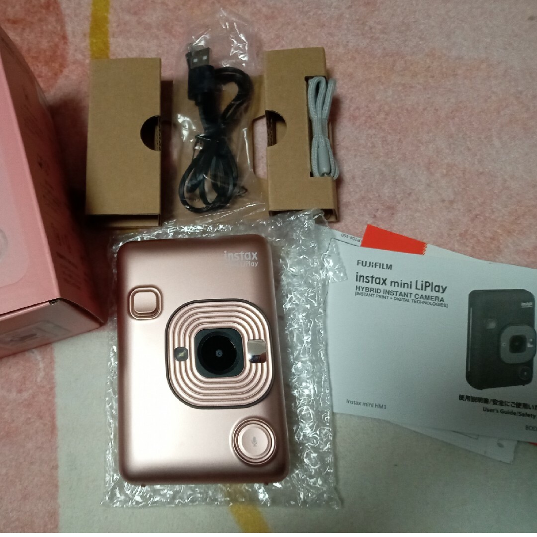 FUJI FILM instax mini LIPLAY BLUSH GOLD スマホ/家電/カメラのカメラ(フィルムカメラ)の商品写真