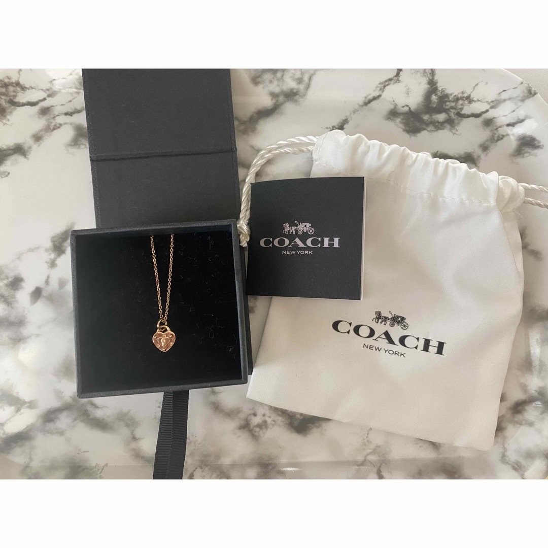 COACH(コーチ)の美品　コーチ　ネックレス　ピンクゴールド レディースのアクセサリー(ネックレス)の商品写真