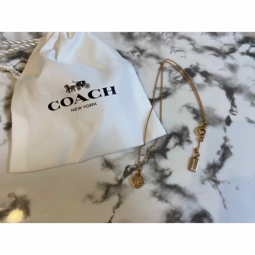 COACH(コーチ)の美品　コーチ　ネックレス　ピンクゴールド レディースのアクセサリー(ネックレス)の商品写真