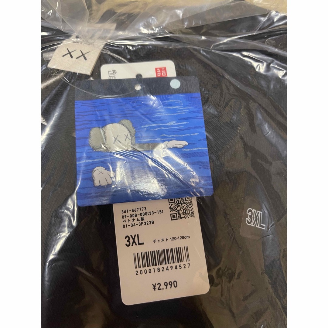 UNIQLO(ユニクロ)の【2枚セット】ステッカー付 UNIQLO KAWS スウェットシャツ 3XL メンズのトップス(Tシャツ/カットソー(半袖/袖なし))の商品写真