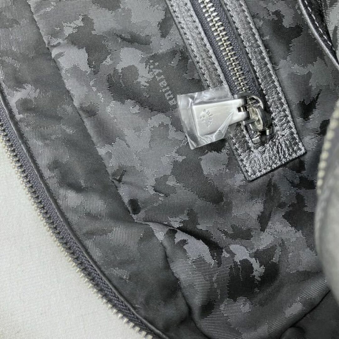aniary(アニアリ)の［超美品］アニアリ ビジネスバッグ ブリーフケース シルバー 36300円 A4 メンズのバッグ(ビジネスバッグ)の商品写真