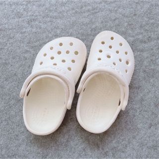 クロックス(crocs)のクロックス サンダル キッズ C6 crocs  白 ホワイト(サンダル)