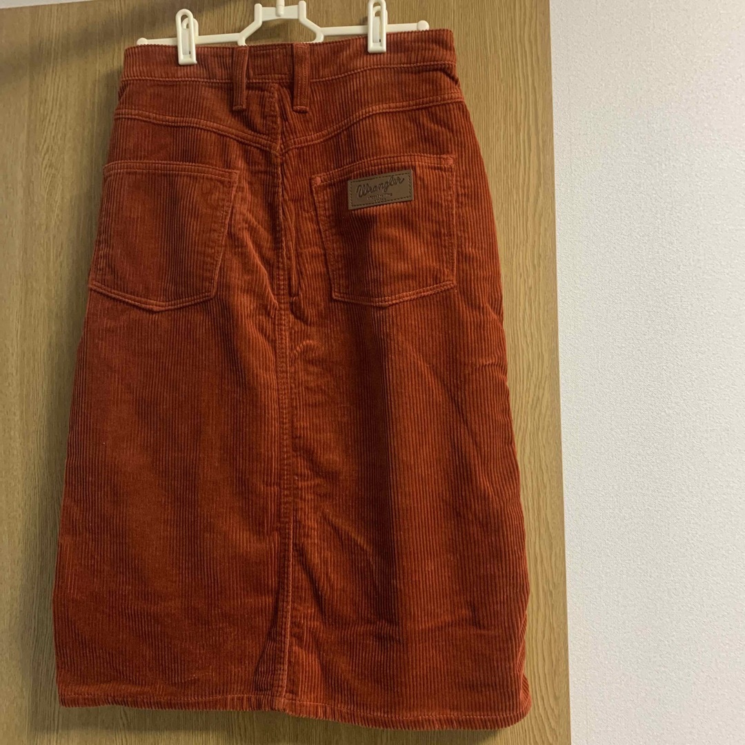 Wrangler(ラングラー)の    ラングラーのコーデュロイのスカート レディースのスカート(ひざ丈スカート)の商品写真