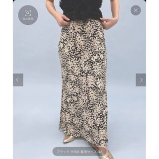 大人気のzoe slit long skirtです。即完売品です。