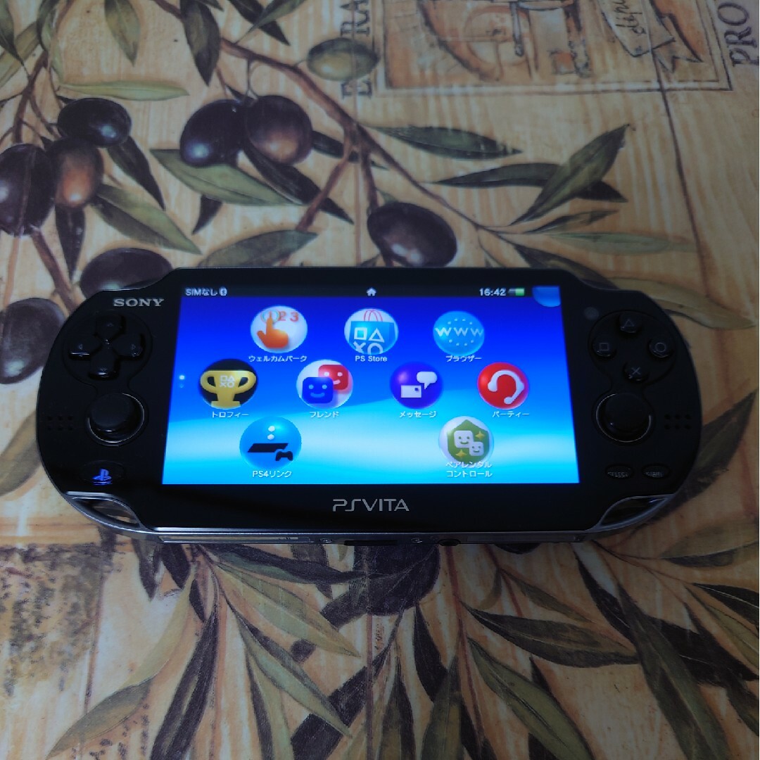 PlayStation Vita(プレイステーションヴィータ)の液晶美品PlayStation®Vita クリスタル・ブラック 3G/Wi-F エンタメ/ホビーのゲームソフト/ゲーム機本体(携帯用ゲーム機本体)の商品写真