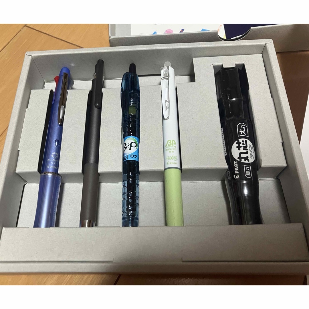 PILOT(パイロット)の新品　パイロット　pilot 株主優待　海外限定　レア　ボールペン　フリクション インテリア/住まい/日用品の文房具(ペン/マーカー)の商品写真