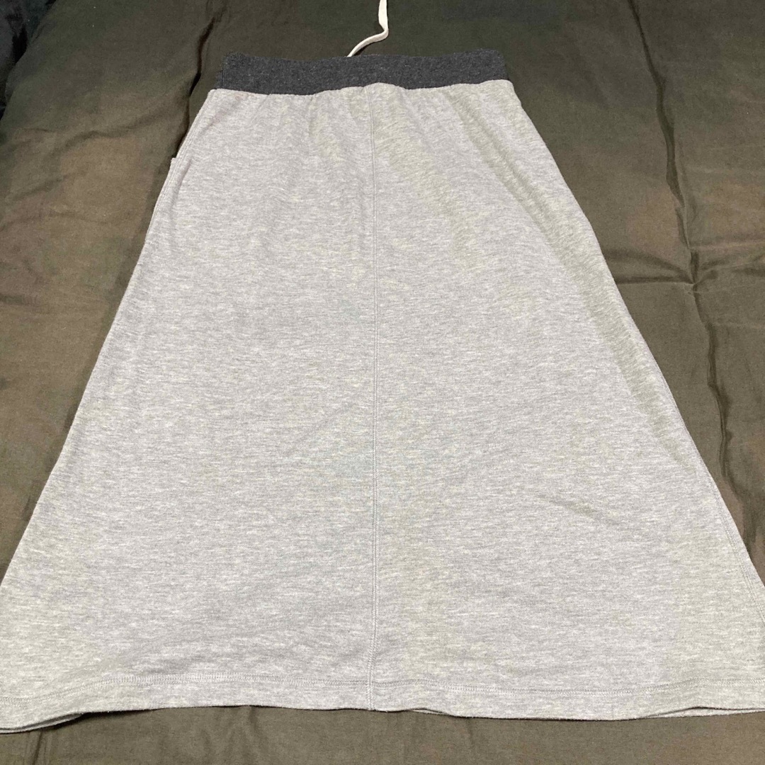URBAN RESEARCH(アーバンリサーチ)のグレー　ロングスカート レディースのスカート(ロングスカート)の商品写真